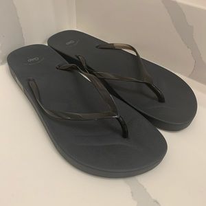 Gap women’s flip flops